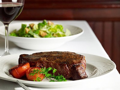 Ủng hộ Putin, dân Nga vui vẻ nhịn đồ Tây