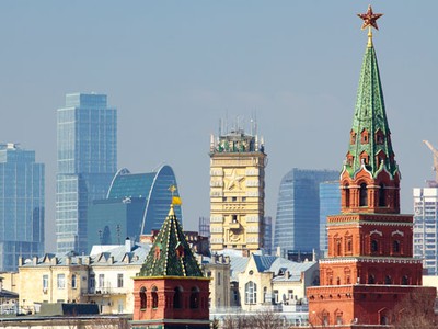 Kỳ lạ: Ngược dòng căng thẳng Ukraine, tiền vẫn chảy vào Nga ầm ầm