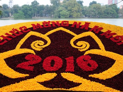 Hà Nội trang hoàng rực rỡ đón năm mới