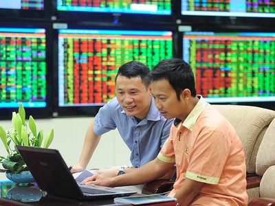 Dòng tiền được kỳ vọng chảy mạnh vào thị trường chứng khoán những tháng cuối năm