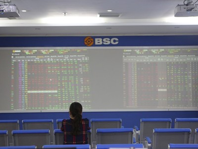 Làm gì khi VN-Index tuột mốc 1.000 điểm?