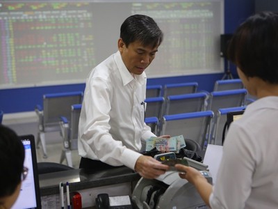 Nỗi lo doanh nghiệp “kiệm lời“