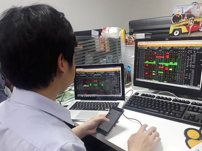 Đảm bảo khung pháp lý cho sự phát triển của thị trường chứng khoán