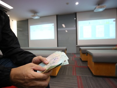 Chứng khoán giảm, quỹ ngoại “bốc hơi” hàng trăm triệu USD