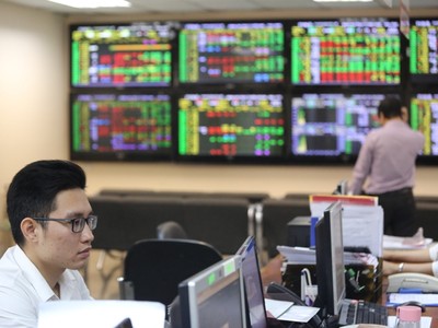 Chứng khoán Việt đang rẻ hơn khu vực