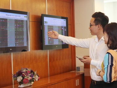 Chứng khoán tháng 10: Kỳ vọng bứt phá lên vùng 1.100 điểm