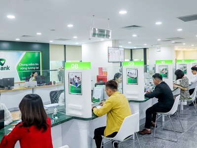 Đại dịch tái phát, ngân hàng lo lợi nhuận nửa cuối năm