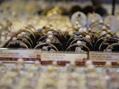 Giá vàng hôm nay ngày 7/12: Vàng nhẫn chưa tìm được "tiếng nói chung"