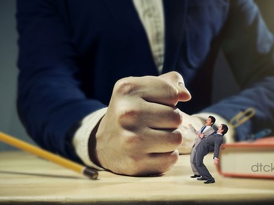 Ai giám sát sự liêm chính trong doanh nghiệp?