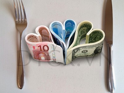 Đồng tiền các thị trường mới nổi lao dốc theo giá dầu