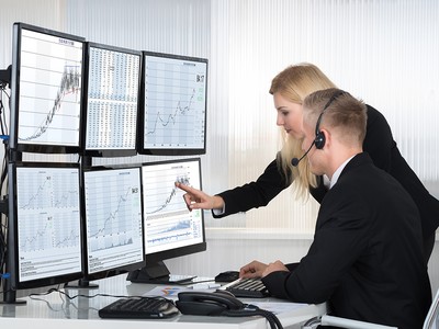 Khối ngoại trở lại bán ròng 640 tỷ đồng trong phiên 25/4, tâm điểm là bluechip