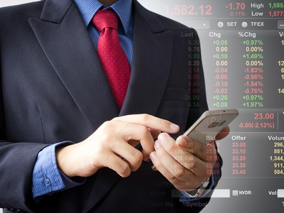 Nhà đầu tư ngoại bán ròng mạnh mẽ trên cả 3 sàn trong phiên 28/10