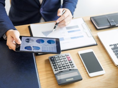 Nhận định thị trường phiên giao dịch chứng khoán ngày 25/2: Gia tăng vị thế ngắn hạn khi VN-Index về lại hỗ trợ