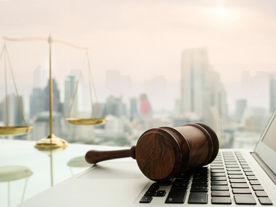 Xét xử Phạm Thị Hinh và các đồng phạm trong vụ thao túng giá cổ phiếu KSA