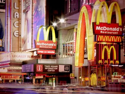 McDonald’s khai trương nhà hàng đầu tiên vào ngày 8/2