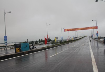 Cầu Bến Thủy II, đường cảng Vũng Áng dính “phốt”