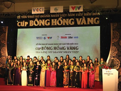 Cúp Bông Hồng Vàng ghi nhận nỗ lực không mệt mỏi và thành công của doanh nhân nữ trong định hướng, điều hành doanh nghiệp