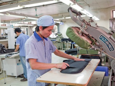 Doanh nghiệp xuất khẩu dệt may là đối tượng chịu ảnh hưởng nặng khi áp dụng Công văn số 1767/BTC-TCHQ