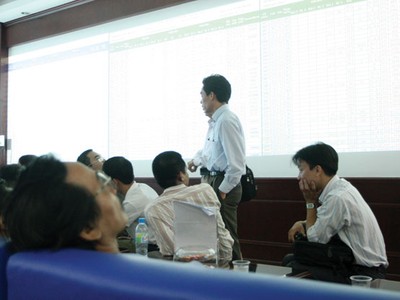 Cơ hội với cổ phiếu nhóm chứng khoán chưa hẳn đã hết