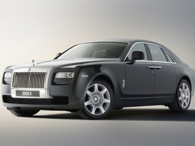 Tạm nhập Rolls Royce Ghost để trưng bày tại Hà Nội