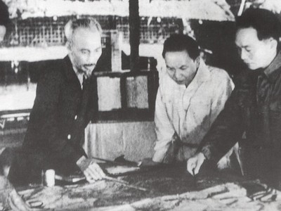 Bộ Chính trị Trung ương Đảng họp tại Định Hoá (Thái Nguyên) quyết định Chiến dịch Đông Xuân 1953 -1954 và Chiến dịch lịch sử Điện Biên Phủ   