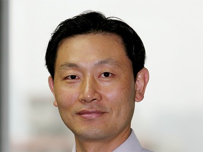 Yun Hang Jin Giám đốc Khối thị trường mới nổi Công ty Korea Investment & Securities (Hàn Quốc)