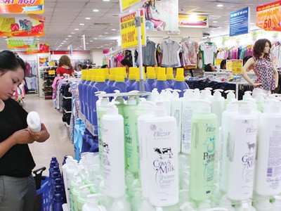 Người dân cắt giảm tiêu dùng một phần vì niềm tin suy giảm