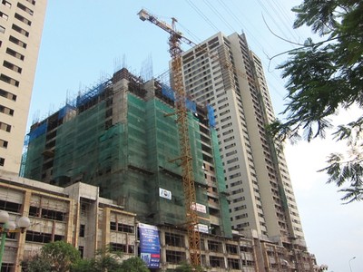  Dự án CT3, thuộc Tổ hợp The Pride quận Hà Đông bị “đắp chiếu” thời gian dài vì chủ đầu tư thiếu vốn triển khai. Dự án được mở bán gần đây với tên mới là HP Landmark Tower, với giá trên 1 tỷ đồng/căn hộ. Hiện Dự án đã xây dựng đến tầng 16