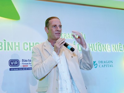 Ông Dominic Scriven