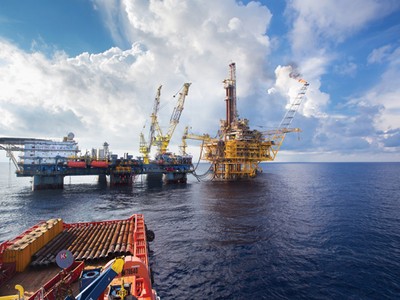 Hình ảnh thứ 14 trong mùa bình chọn BCTN năm 2014 này, chúng tôi muốn giới thiệu một giàn khoan rất hùng vĩ của PVDrilling giữa trời nước biển Đông. Không chỉ ngày đêm bám biển khai thác từng giọt vàng đen, cán bộ nhân viên trên những giàn khoan ấy thực s