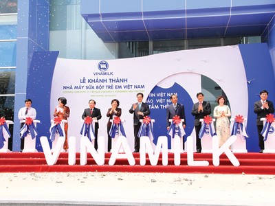 Khánh thành Nhà máy sữa bột Việt Nam có vốn đầu tư 2.000 tỷ đồng, đây là một trong 2 “siêu nhà máy” hiện đại bậc nhất thế giới tại Bình Dương do Vinamilk đầu tư