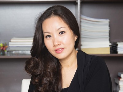 Chân dung nữ tướng đồ hiệu “ngang cơ” Johnathan Hạnh Nguyễn