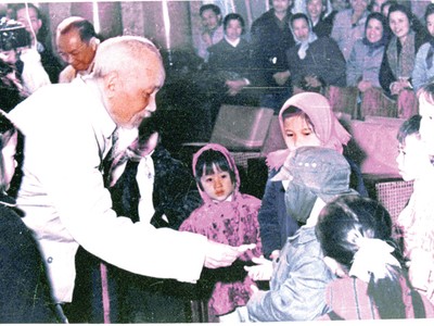 Sinh thời, Chủ tịch Hồ Chí Minh luôn dành sự quan tâm đặc biệt đối với thiếu niên, nhi đồng