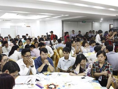 Các đợt mở bán nhà giá rẻ luôn chật kín khách quan tâm