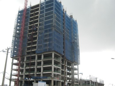 Dự án tòa N03T1 khu Ngoại giao đoàn đã được xây cao khoảng 20 tầng - Ảnh: Minh Nhật