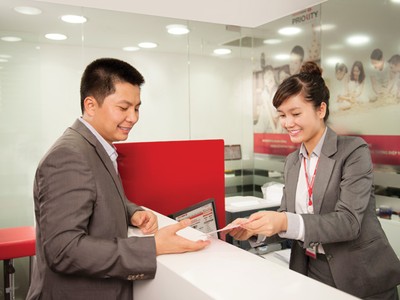 Techcombank - một địa chỉ tin cậy của khách hàng đến giao dịch