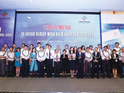 Lãnh đạo UBCK, HNX cùng nhiều quan khách chúc mừng các DN minh bạch trên HNX 2014