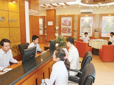 Luật Kinh doanh BĐS sửa đổi bỏ quy định bắt buộc giao dịch BĐS phải thông qua sàn giao dịch - Ảnh: Hoài Nam