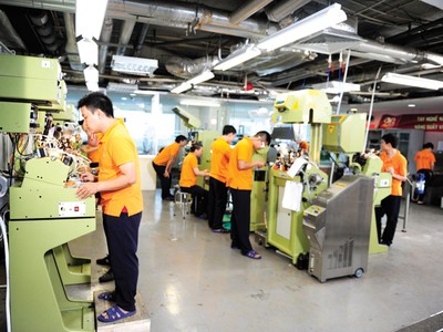 Xưởng sản xuất được đầu tư quy mô, hiện đại. Website: www.doji.vn / www.trangsuc.doji.vn
Hotline: 1800 1168