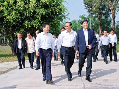 Nguyên Chủ tịch nước Nguyễn Minh Triết về thăm Nhà máy nhân dịp chuẩn bị khởi công dây chuyền 2