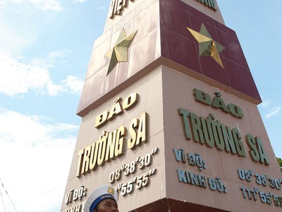 Tổ quốc, nhìn từ biển…