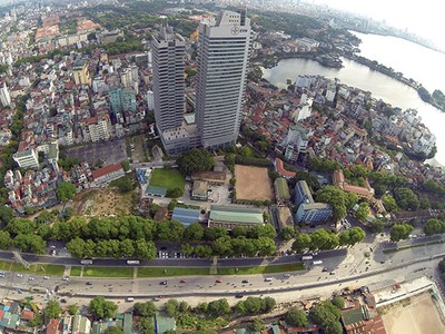 Con đường trước nhà…