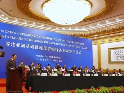 21 nền kinh tế đã ký kết MoU về thành lập Ngân hàng Đầu tư hạ tầng châu Á tháng 10 năm ngoái tại Bắc Kinh. Ảnh Reuters