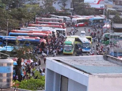 Hình ảnh khách đông nghẹt ở bến xe Miền Đông mỗi dịp lễ Tết   