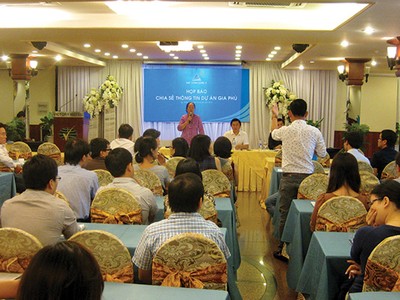 Cuộc họp tìm hướng giải quyết cho những rắc rối tại Chung cư Gia Phú vắng mặt chủ đầu tư
