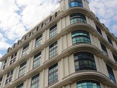 Nhiều tòa nhà văn phòng trung tâm kéo khách trở lại bằng các dịch vụ tiện ích - Ảnh: Hoài Nam