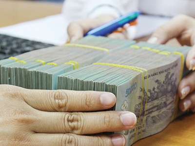 Gom các ngân hàng yếu lại với nhau không phải là giải pháp toàn diện xử lý nợ xấu - Ảnh: Hoài Nam