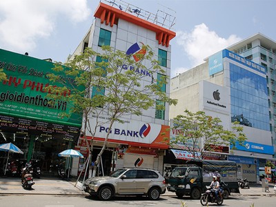 Trong bối cảnh Việt Nam hiện nay, việc giảm số lượng ngân hàng là cần thiết
