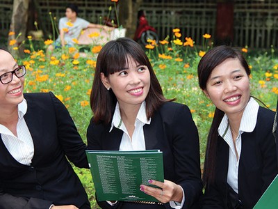 Một việc không thể thiếu là các công ty phải chú trọng đào tạo phát triển nguồn nhân lực, đại lý…