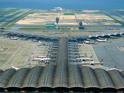 Hình ảnh một sân bay ở Hồng Kông được ông Trần Đình Bá đưa vào bài viết về Sân bay Long Thành